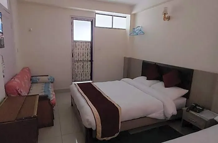 Hotel Om Bramha *